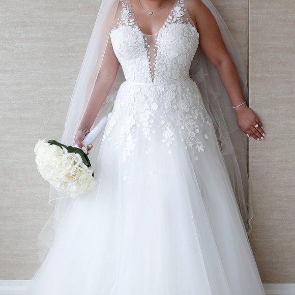 Mira Zwillinger Wedding Gown - Picture 4 of 11